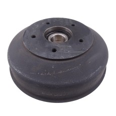 Tamburo del freno adatto per WAP – forma cilindrica nera con 5 fori di montaggio e cuscinetto centrale.