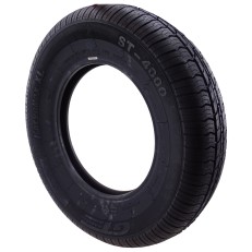Vinkelvy av däck 155 R13 Kargomax XL ST-4000M+S TL 84N GT Radial – svart gummidäck för släpvagnar.