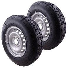 Frontvy av 2-pack 165 R13C 83T hjul – svart däck med silverfälg och 5-bult anslutning.