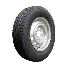 Schuin aanzicht van een Goodride wiel – 165 R13C 96N band op een grijze 4.5Jx13 velg met 5 boutgaten.