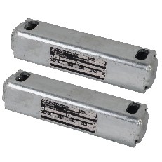 Adapterplatten KA50 – Frontansicht mit zwei verzinkten Platten und 166 mm Höherlegung für Auflaufeinrichtungen.