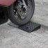 Rampa per marciapiedi nera – altezza 70mm e superficie profilata per una presa extra.