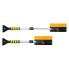 Brosse à neige – racleur en caoutchouc et grattoir à glace – manche télescopique noir et jaune, vue de face sur fond blanc.