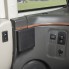 Sammenfoldelig kopholder til bil eller autocamper – sort og grå, integreret i bilpanelet, set fra siden.