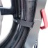 Béquille de moto ACEBIKES – support noir avec surface texturée et sangle rouge, vue de détail.