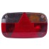 Vue de face – feu arrière Aspöck Multipoint 3 à droite avec section triangulaire rouge et lentille claire.