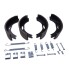 Vista dall'alto – ganasce freno curve nere con supporto metallico e molle, adatte per BPW S2005-7R ASK.