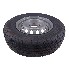 185/70 R13 rengas – 4,5 J x 13 vanne – 5 reikää, musta ja hopea, viistosta kuvattuna valkoista taustaa vasten.