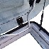 Fenêtre de toit 500 x 700mm – vue de détail avec cadre isolé et mécanisme de charnière en aluminium.