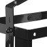 Detaljevisning af metalholder til benzindunk 20L – sort, med justerbare monteringshuller til bolte.